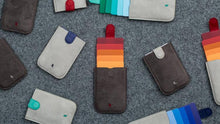 将图片加载到图库查看器，The Wallet With a Trick Up Its Sleeve
