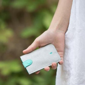 The Wallet With a Trick Up Its Sleeve