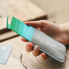 将图片加载到图库查看器，The Wallet With a Trick Up Its Sleeve

