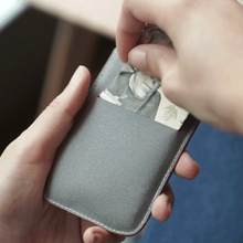 将图片加载到图库查看器，The Wallet With a Trick Up Its Sleeve
